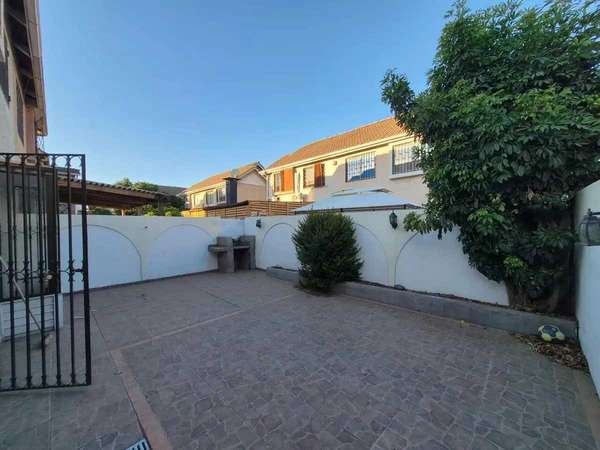 Casa con 2 patios en Villa Millauquen (187200)