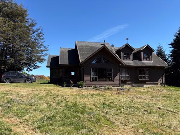 Casa amplia en parcela de 5.000 mts sector La Vara - Pto Montt.