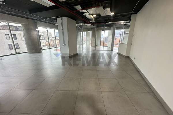 Oficina habilitada 166 m2 / metro los leones