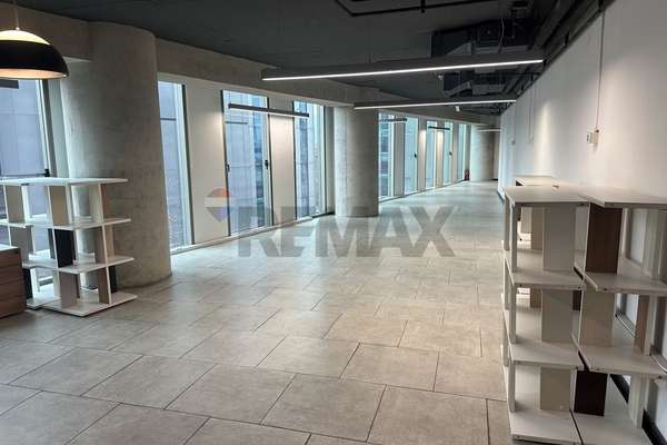 Oficina habilitada 141 m2 / metro los leones