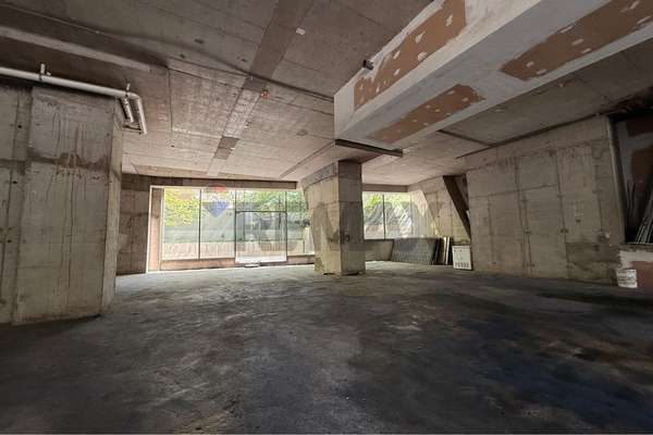 Local comercial 158 m2 con terraza / los leones