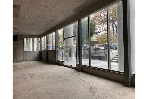 Local comercial 143 m2 con terraza / los leones