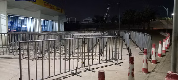 ALQUILER DE VALLAS DE SEPARACION O SEGURIDAD