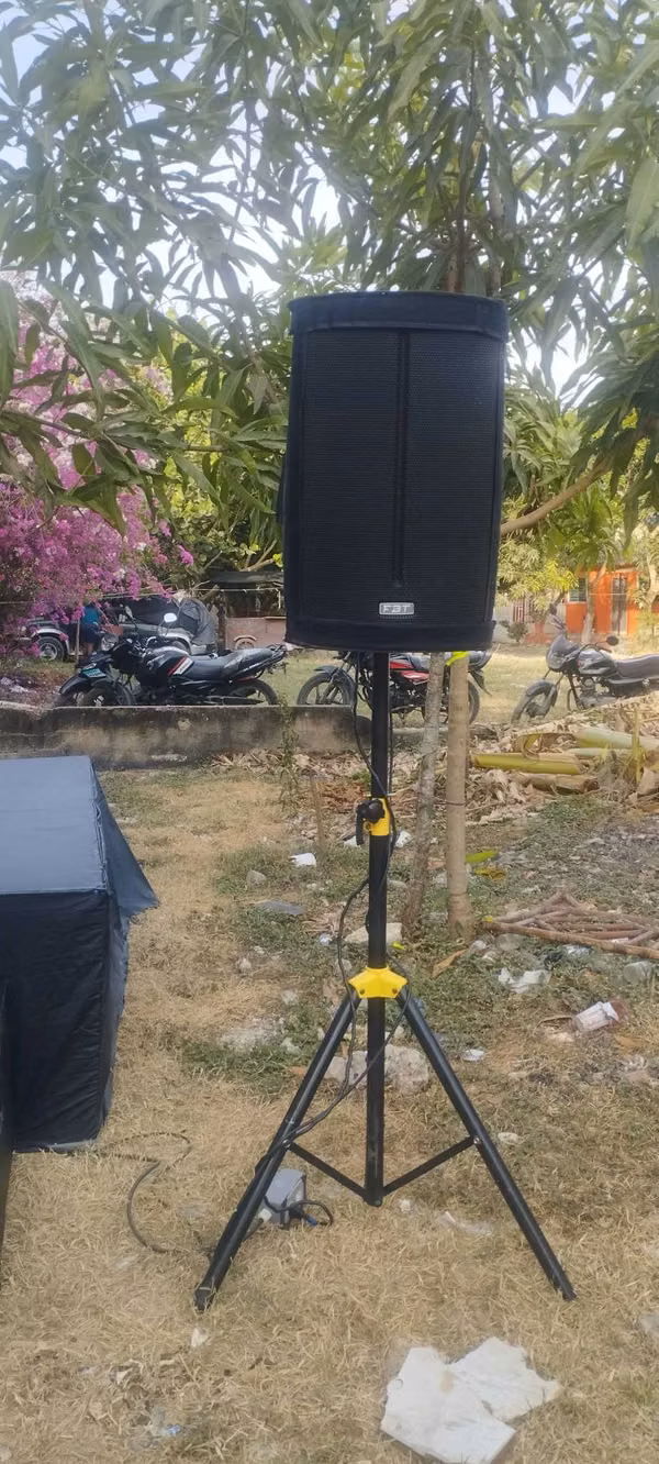 SONIDO Y TARIMA EN ALQUILER
