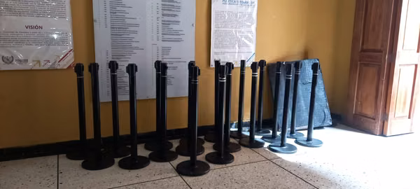 SEPARADORES DE FILA EN ALQUILER