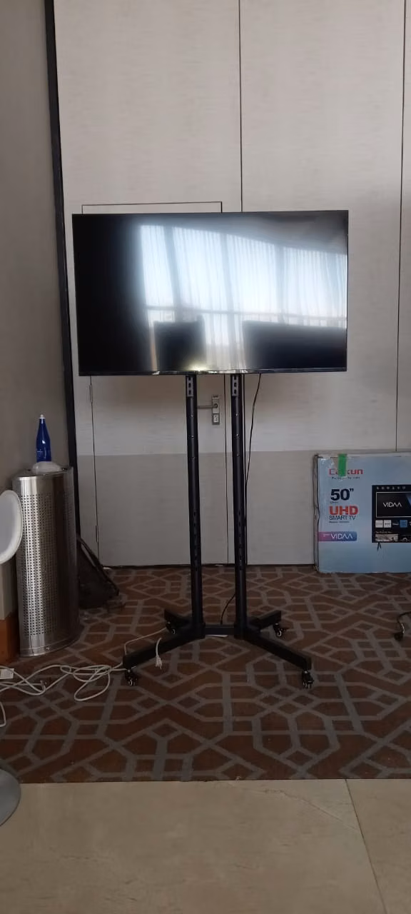 TELEVISOR + BASE EN ALQUILER