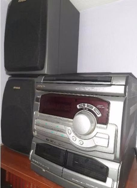Aiwa double-case sound equipment, 3 cd tray.