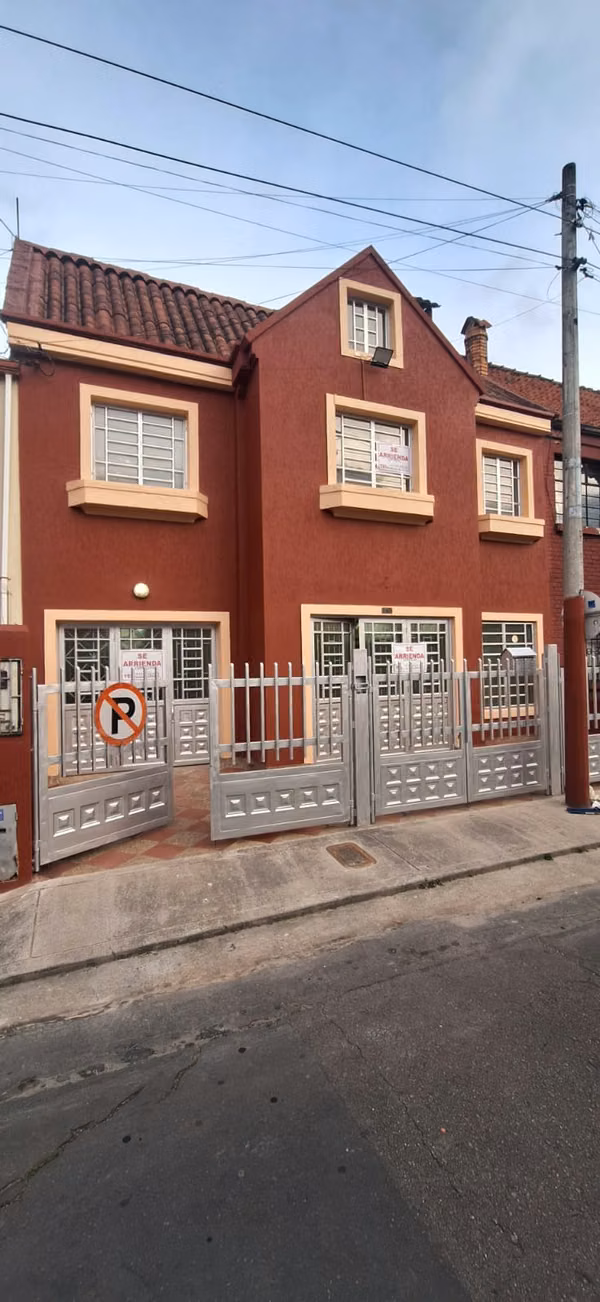 ARRIENDO CASA  BARRIO PALERMO BOGOTA