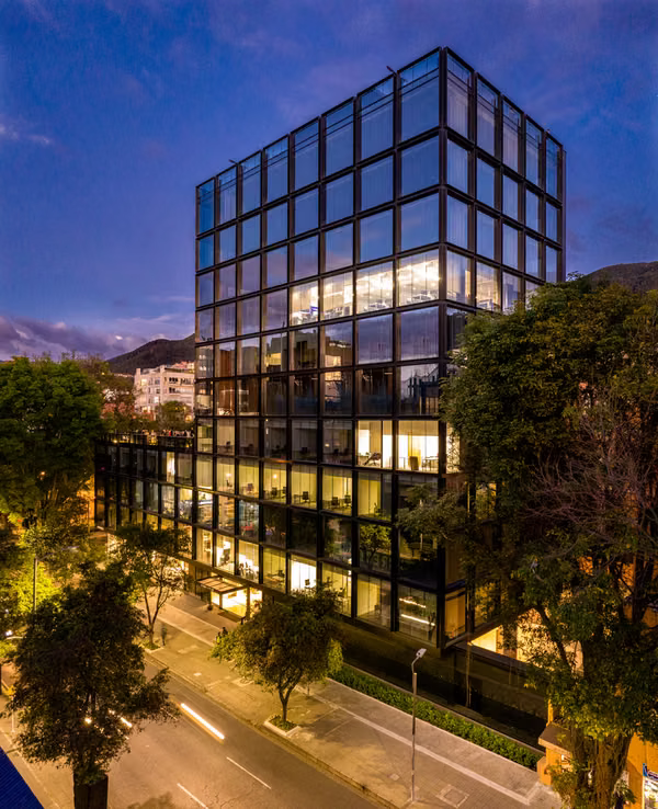 Alquiler de oficinas bellamente diseñadas para 2 personas en BOGOTA, Spaces 80 Once