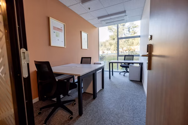 Alquiler de oficinas bellamente diseñadas para 1 persona en Chia, Spaces Sybellius
