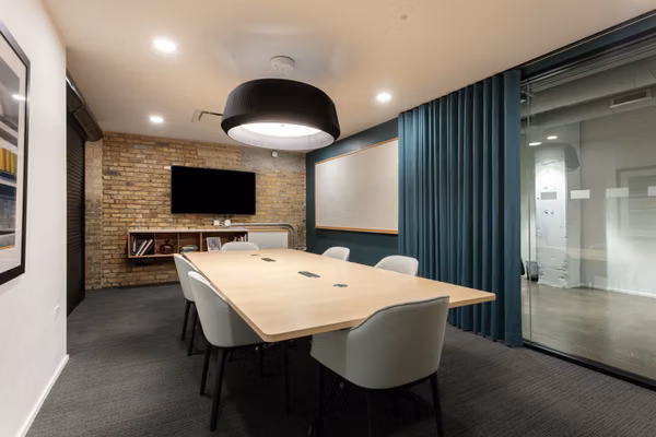 Alquiler de oficina abierta bellamente diseñada para 10 personas en Bogota, Spaces 93