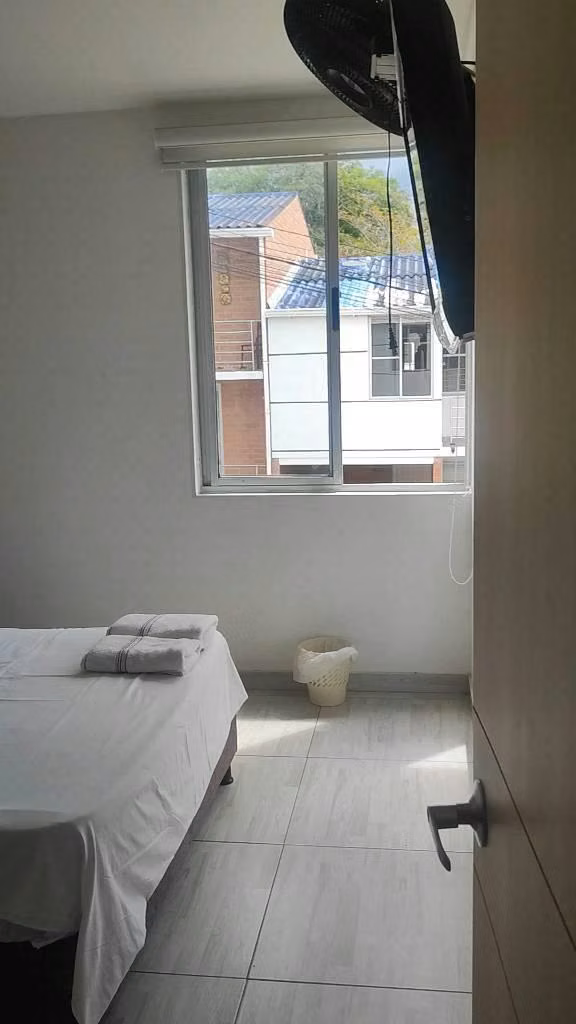 VENDO casa de 2 plantas en condominio en anapoima