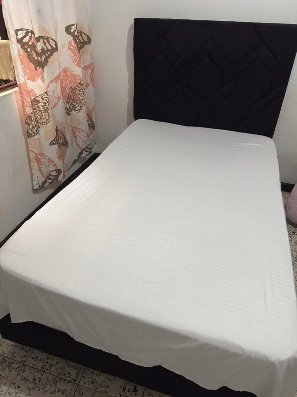 Cama 1.20 completa con colchón resortado y espaldar