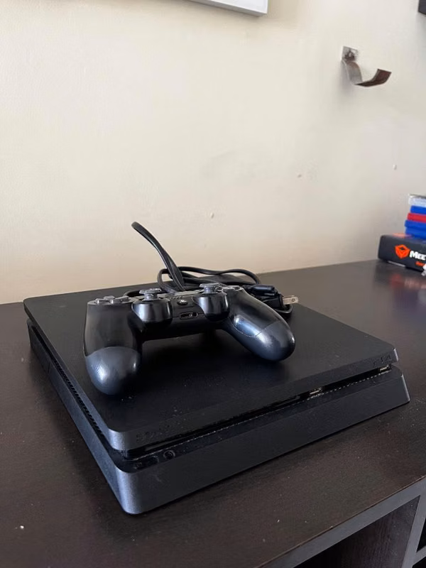 PlayStation 4 Slim 500gb + 7 juegos
