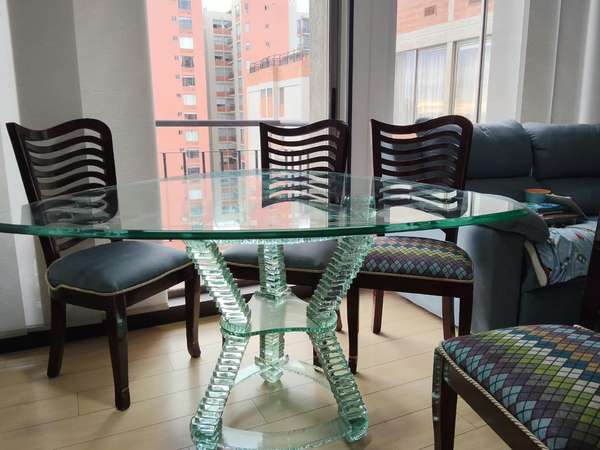 DINING ROOM IN GLASS