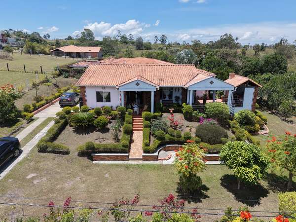VENTA CASA CAMPESTRE  MESA DE LOS SANTOS. CONDOMINIO VILLARÉN