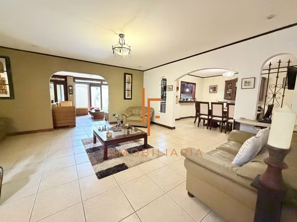 Venta de Casa en Residencial,  Ayarco a 4 min Walmart Curridabat