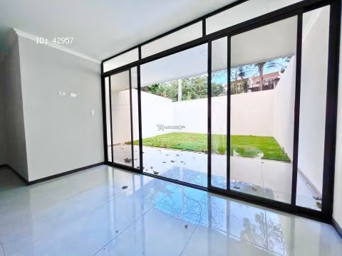 Venta de Casa en Residencial,  Ayarco a 4 min Walmart Curridabat