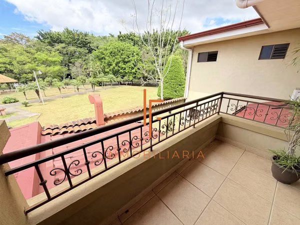Venta de Casa en Residencial,  Ayarco a 4 min Walmart Curridabat