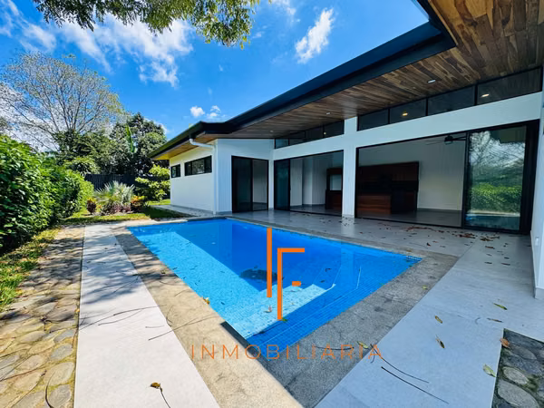 Casa en Atenas,  Zona Residencial  Cerca de Ruta 27