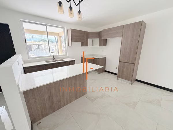 Casa de 2 Niveles en Condominio, Tejar Cartago