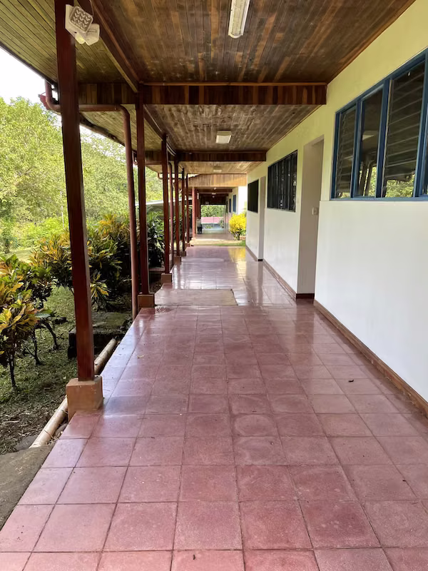 Propiedad Institucional, Comercial y de Uso Múltiple – Esparza, Costa Rica