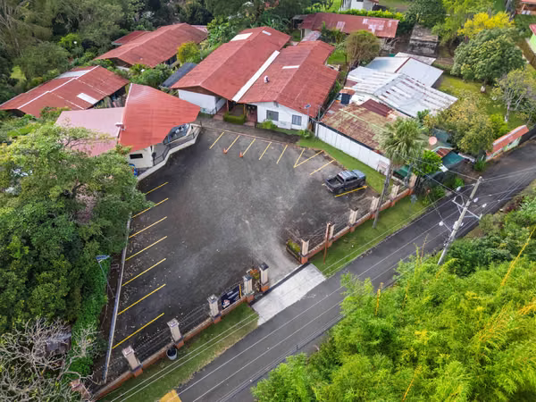 Propiedad Institucional, Comercial y de Uso Múltiple – Esparza, Costa Rica