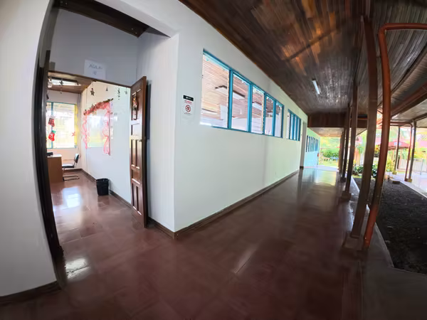 Propiedad Institucional, Comercial y de Uso Múltiple – Esparza, Costa Rica
