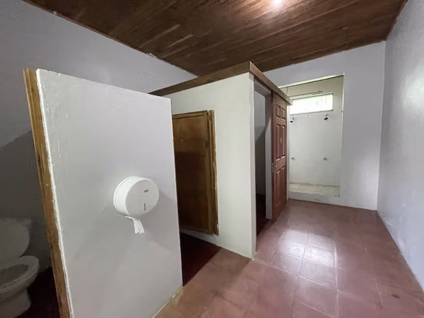 Propiedad Institucional, Comercial y de Uso Múltiple – Esparza, Costa Rica
