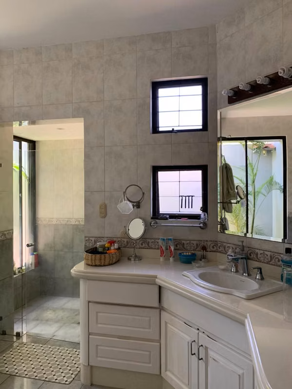 ,casa independiente ,amplia , en Bosques de Lindora, venta- con amenidades exclusivas