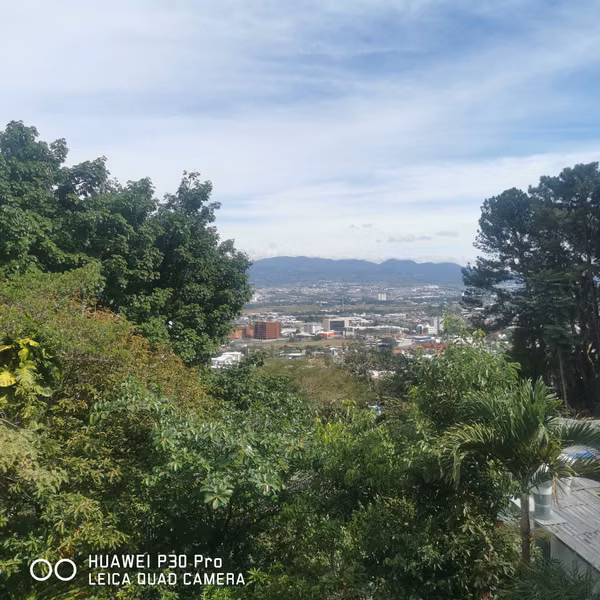 ESCAZU  con vista Casa independiente + apartamento