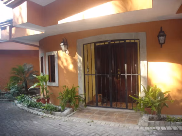 ESCAZU  con vista Casa independiente + apartamento