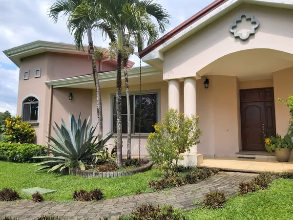 VENTA DE CASA EN SAN MATEO ALAJUELA CON PISCINA