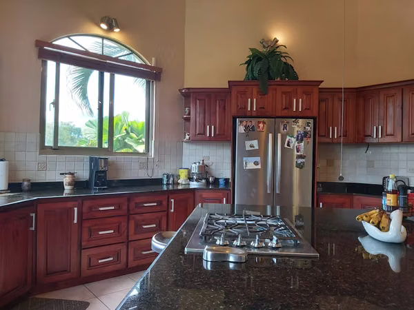VENTA DE CASA EN SAN MATEO ALAJUELA CON PISCINA