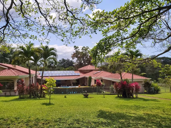 VENTA DE CASA EN SAN MATEO ALAJUELA CON PISCINA
