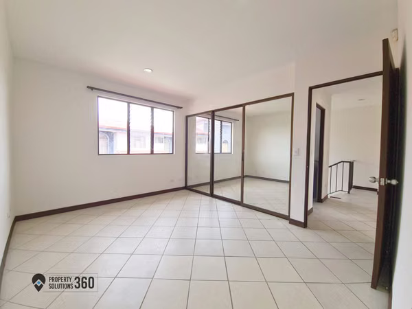 Rebajado Alquiler de Casa en Residencial Santo Domingo (3 Hab.)