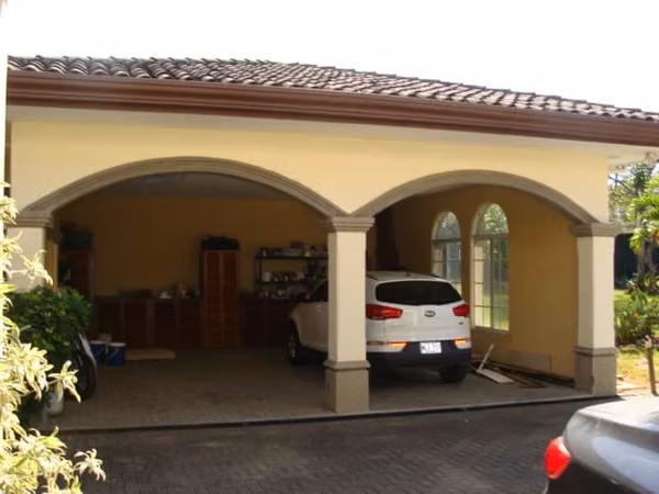 Casa en residencial a la venta en Santa Ana