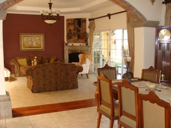 Casa en residencial a la venta en Santa Ana