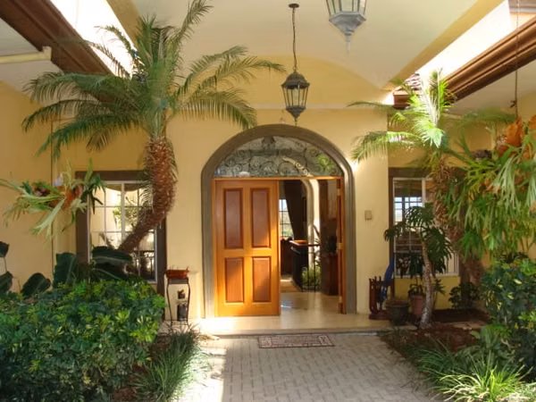 Casa en residencial a la venta en Santa Ana