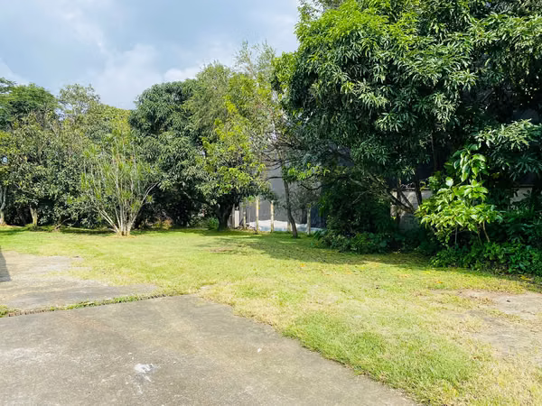 Guachipelín. Terreno uso de suelo mixto. LO-162