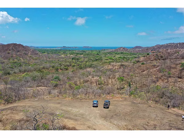 Large plots of land with Panoramic views of the sea and nature