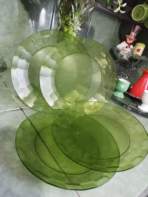 Platos marca Tooper de segunda