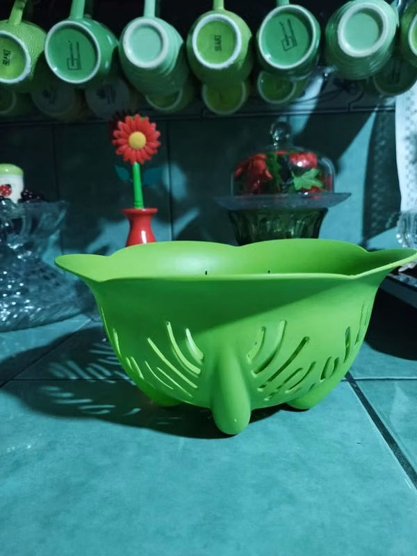 Cute food drainer design green and cup to stir