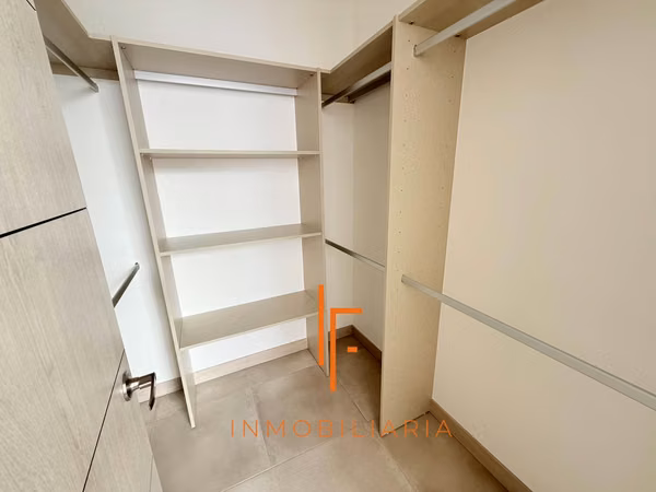 Venta de Casa con Lote de 200 m2 y Amenidades en Condominio, Curridabat