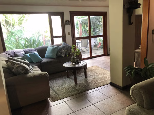 Vendo en Sabana oportunidad. Casa independiente y amplio terreno