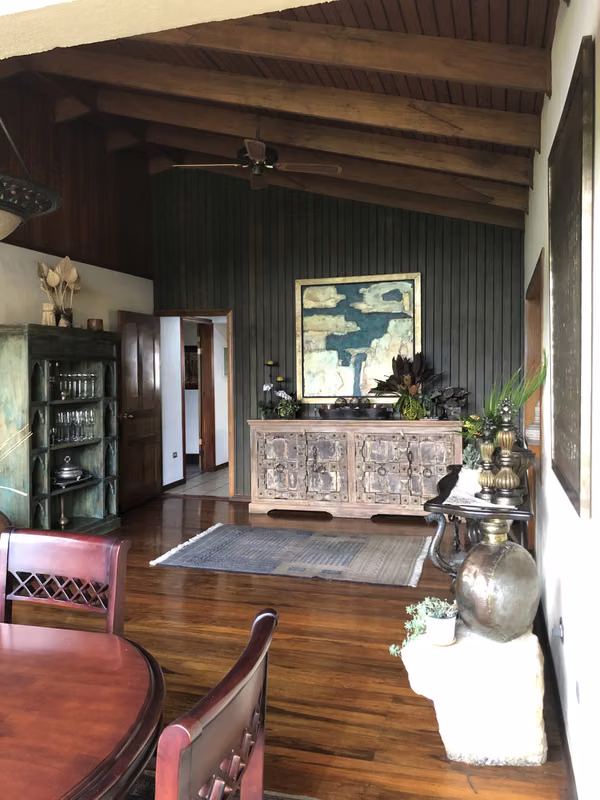 Vendo en Sabana oportunidad. Casa independiente y amplio terreno
