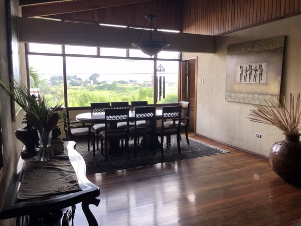Vendo en Sabana oportunidad. Casa independiente y amplio terreno