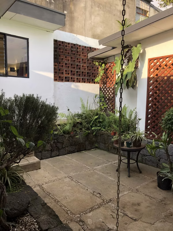 Vendo en Sabana oportunidad. Casa independiente y amplio terreno