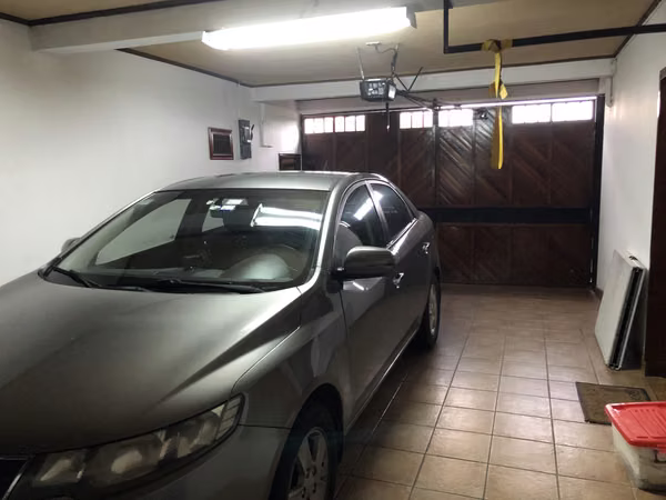 Vendo en Sabana oportunidad. Casa independiente y amplio terreno