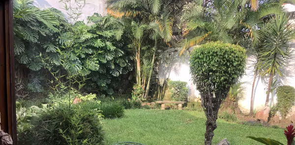 Vendo en Sabana oportunidad. Casa independiente y amplio terreno